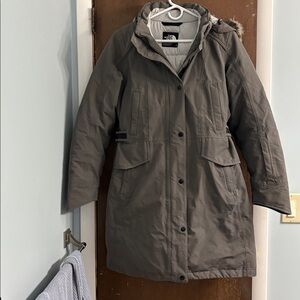 The North Face Women's Charcoal Ski Jacket arctic parka